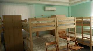 Гостиница Hostel Tambovsky Volk Тамбов Односпальная кровать в общем номере для мужчин и женщин-1